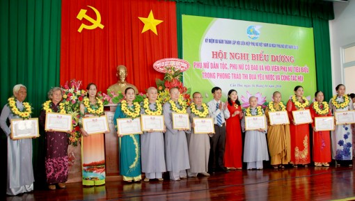 Biểu dương 51 tập thể, cá nhân có thành tích tiêu biểu trong phong trào thi đua yêu nước