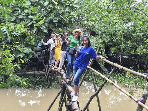 Khi người trẻ “đói” tình cảm