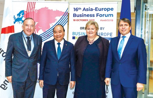 Thủ tướng Nguyễn Xuân Phúc đề nghị tăng cường kết nối chính phủ-doanh nghiệp, doanh nghiệp-doanh nghiệp