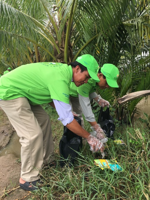 Nông dân Trà Vinh thu gom 8,3 tấn vỏ bao bì thuốc bảo vệ thực vật
