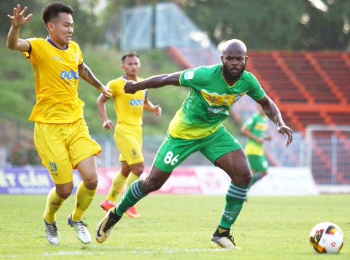 Chuyên nghiệp tuổi 18 và 5 CLB đủ chuẩn