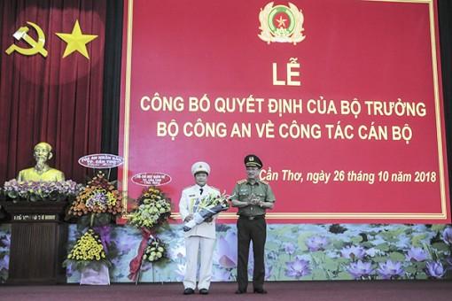 Đại tá Nguyễn Văn Thuận được bổ nhiệm làm Giám đốc



Công an TP Cần Thơ