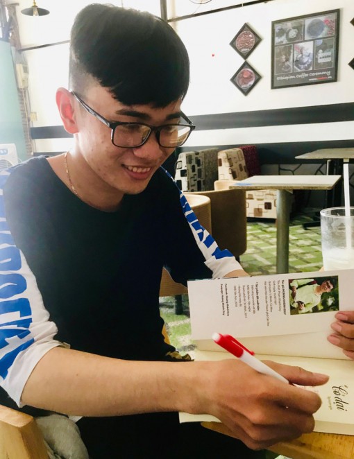 Nhắm mắt lại và nghe thanh âm “Cỏ dại”