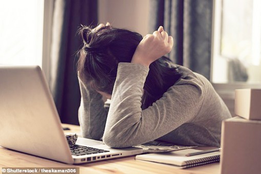 Stress ở tuổi trung niên 
làm teo não và giảm trí nhớ