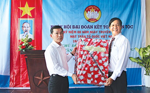 Tổ chức “Ngày hội Đại đoàn kết toàn dân tộc”