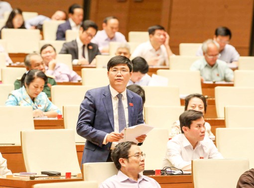 Quốc hội thảo luận về phân bổ ngân sách, đầu tư công