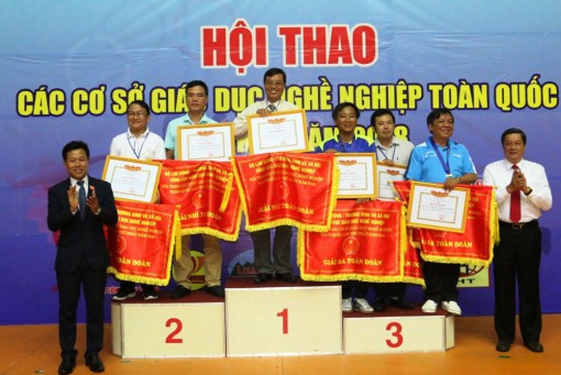 Cần Thơ hạng Nhất toàn đoàn