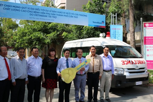 Vietinbank chi nhánh Cần Thơ tặng xe cứu thương cho Bệnh viện Phụ sản thành phố