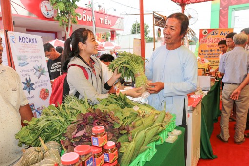 Xây dựng thương hiệu, tăng sức cạnh tranh nông sản Việt