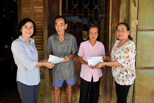 Hội Bảo trợ bệnh nhân nghèo hỗ trợ gia đình ông Thái Tích Súng