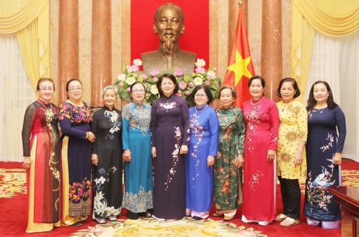 Phó Chủ tịch nước Đặng Thị Ngọc Thịnh tiếp Đoàn nữ đại biểu Quốc hội, nữ cán bộ hưu trí thành phố Cần Thơ