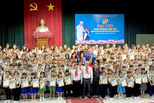 Tuyên dương 200 cháu ngoan Bác Hồ