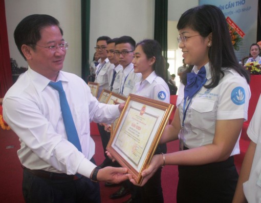 Phấn đấu giới thiệu việc làm cho 10.000 sinh viên