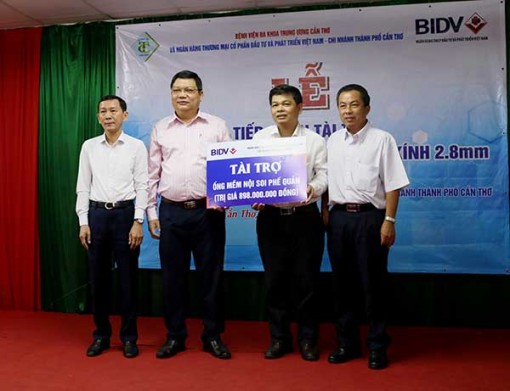 Tặng ống mềm nội soi phế quản cho Bệnh viện Đa khoa Trung ương Cần Thơ