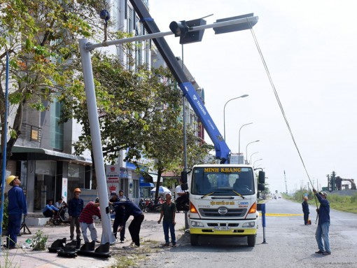Hệ thống đèn tín hiệu giao thông tại nút giao Khu đô thị Phú An