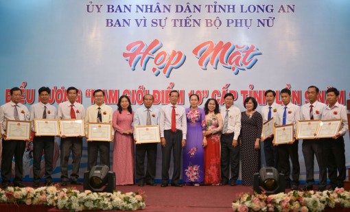Long An biểu dương 87 Nam giới Điểm 10 tiêu biểu