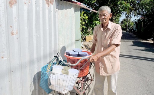 Mưu sinh với nghề nấu sương sáo