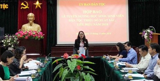 Tuyên dương 166 học sinh, sinh viên dân tộc xuất sắc năm 2018