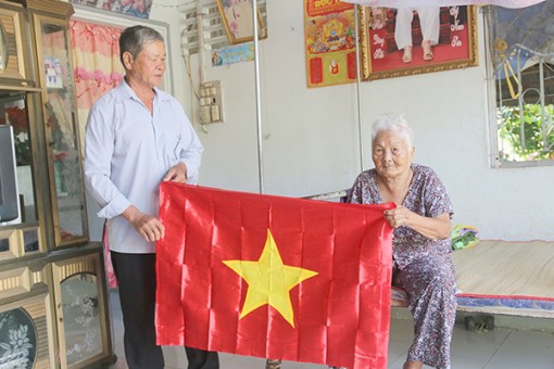 Trao niềm tự hào Tổ quốc