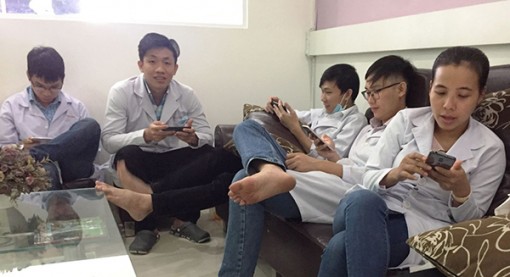 Sử dụng điện thoại "thông minh"