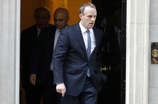 Vấn đề Brexit:

 Nhiều Bộ trưởng Anh từ chức