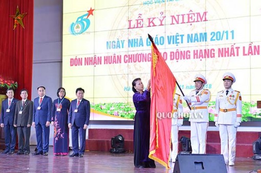 Chủ tịch Quốc hội Nguyễn Thị Kim Ngân dự Lễ kỷ niệm Ngày Nhà giáo Việt Nam tại Học viện Tài chính