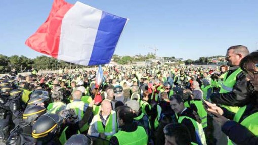 Uy tín Tổng thống Pháp giảm mạnh