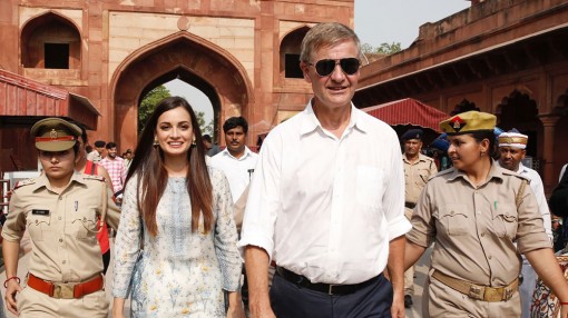 Giám đốc Unep mất chức vì “bay” quá nhiều