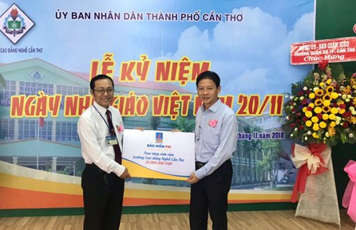 Bảo hiểm PVI Tây Nam trao học bổng cho sinh viên Trường Cao Đẳng Nghề Cần Thơ