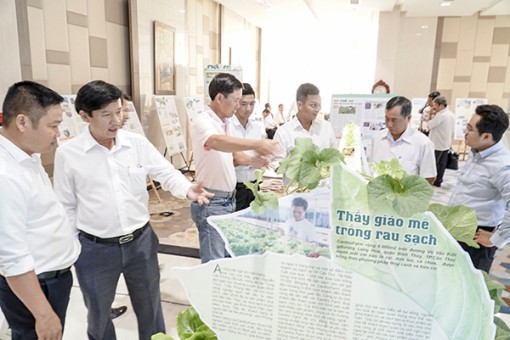 Hội thảo “Hướng đến phát triển

bền vững ĐBSCL” và tổng kết chương trình Mekong Xanh