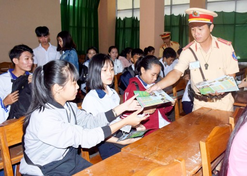 Nhiều hoạt động tuyên truyền an toàn giao thông      