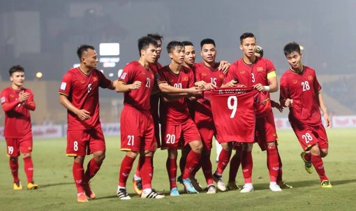 Thắng Campuchia 3-0, Việt Nam vào bán kết với vị trí đầu bảng A