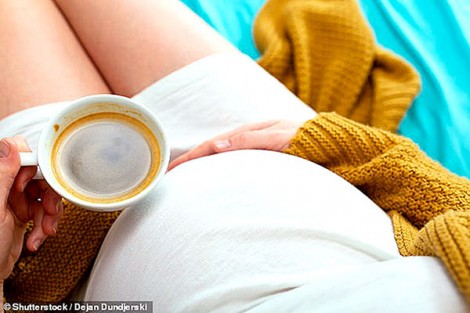 Mẹ bầu tiêu thụ caffeine có nguy cơ sinh con nhẹ cân
