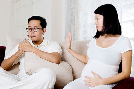 Cha hút thuốc, con trai ít tinh trùng