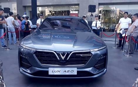 Ra mắt xe ô tô và xe máy điện VinFast tại TP Cần Thơ