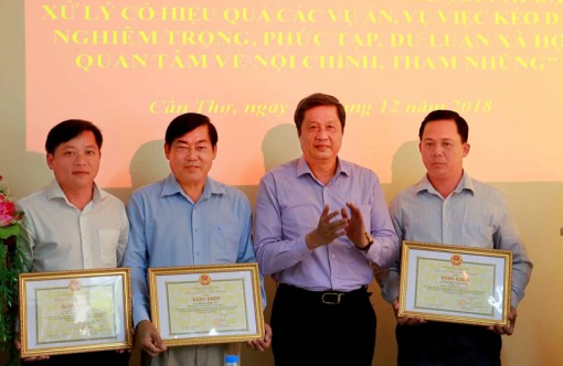 Chọn chủ đề phù hợp với nhiệm vụ của ngành tiếp tục phát động thi đua