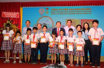 Trao giải khách hàng trúng thưởng chương trình “Sanest Khánh Hòa - Niềm tự hào thương hiệu Việt Nam”