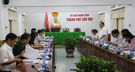 Chỉ đạo thực hiện đạt và vượt các chỉ tiêu kinh tế - xã hội đề ra