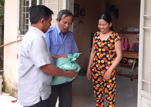 Ông Hai Nùng từ thiện