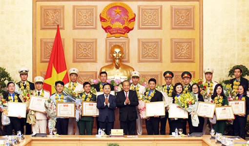 Cán bộ, công chức, viên chức phải nâng cao tinh thần phục vụ nhân dân