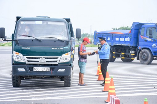 Tăng cường kiểm soát tải trọng phương tiện, điều kiện an toàn kỹ thuật và thiết bị giám sát hành trình