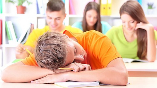 Lùi giờ học muộn hơn có lợi cho sức khỏe và thành tích học tập