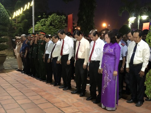Lãnh đạo Quân khu 9 và TP Cần Thơ viếng Nghĩa trang liệt sĩ thành phố