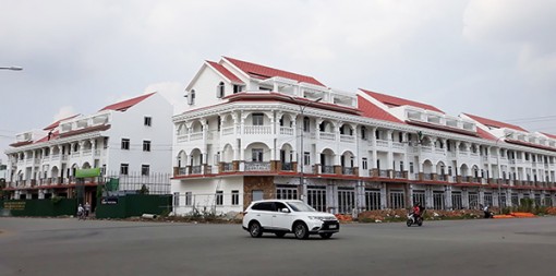 Ngân hàng “siết”

cho vay bất động sản