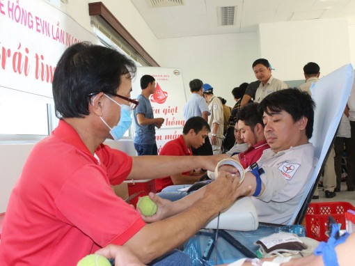 Công ty Nhiệt điện Cần Thơ hiến máu nhân đạo
