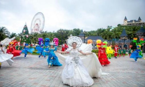 “Lạc lối” ở “xứ sở thần tiên” Vinpearl Land, rinh ngay "xế xịn" Vinfast