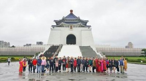 Quản lý việc đưa khách Việt Nam đi du lịch nước ngoài