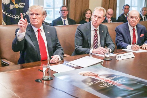 Từ chức hay sa thải?