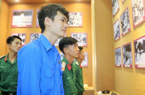 Triển lãm “Chiến thắng chiến tranh biên giới Tây Nam và chế độ diệt chủng”