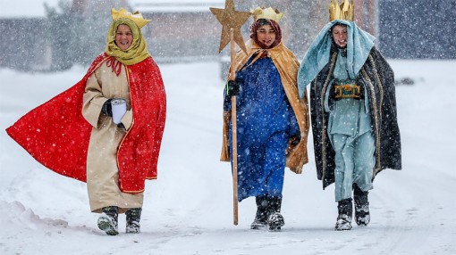 Tuyết rơi dày đặc gây rối loạn giao thông tại nhiều nước châu Âu